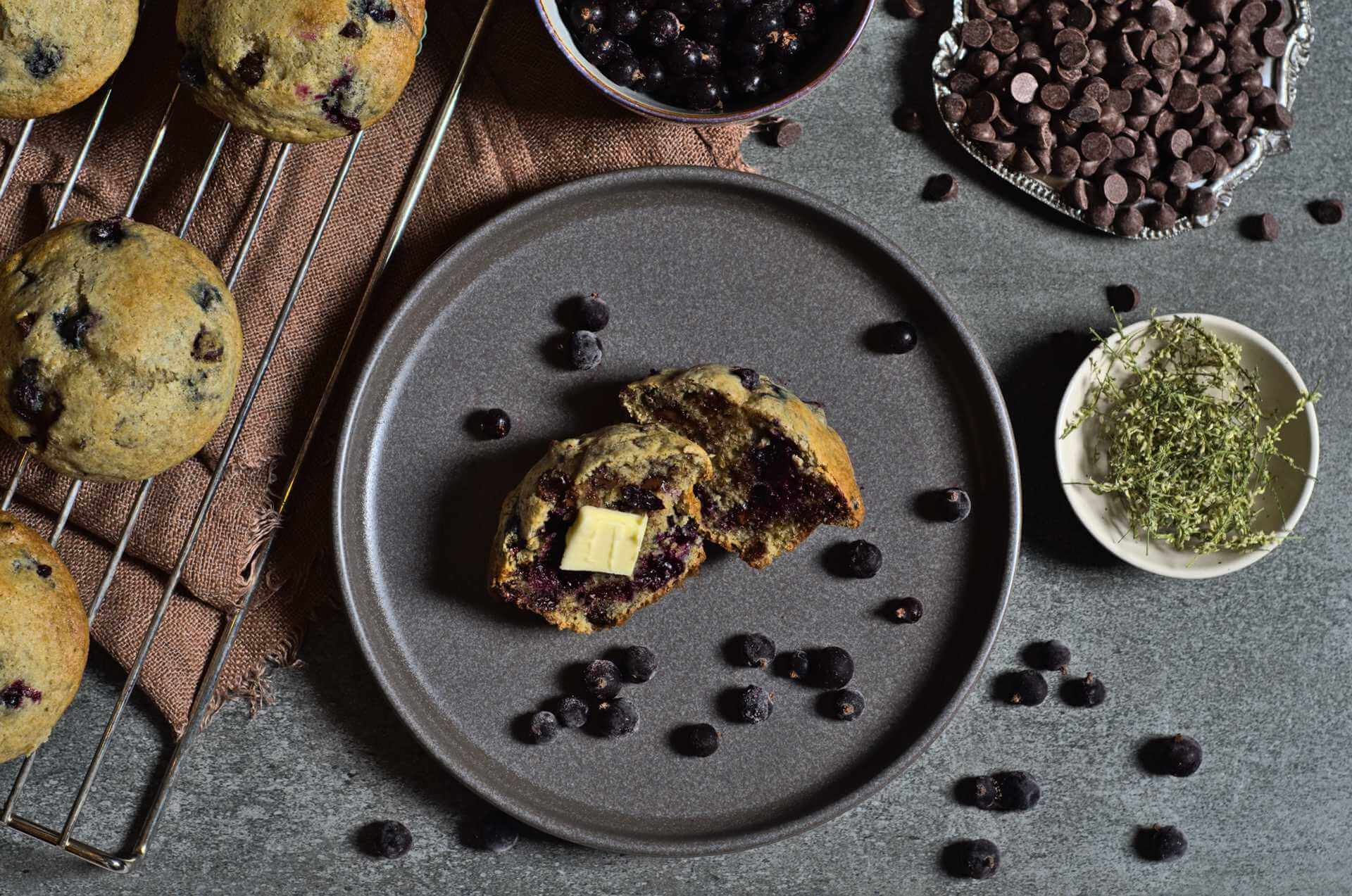 Muffins aux cassis, chocolat et mélilot | Racines boréales