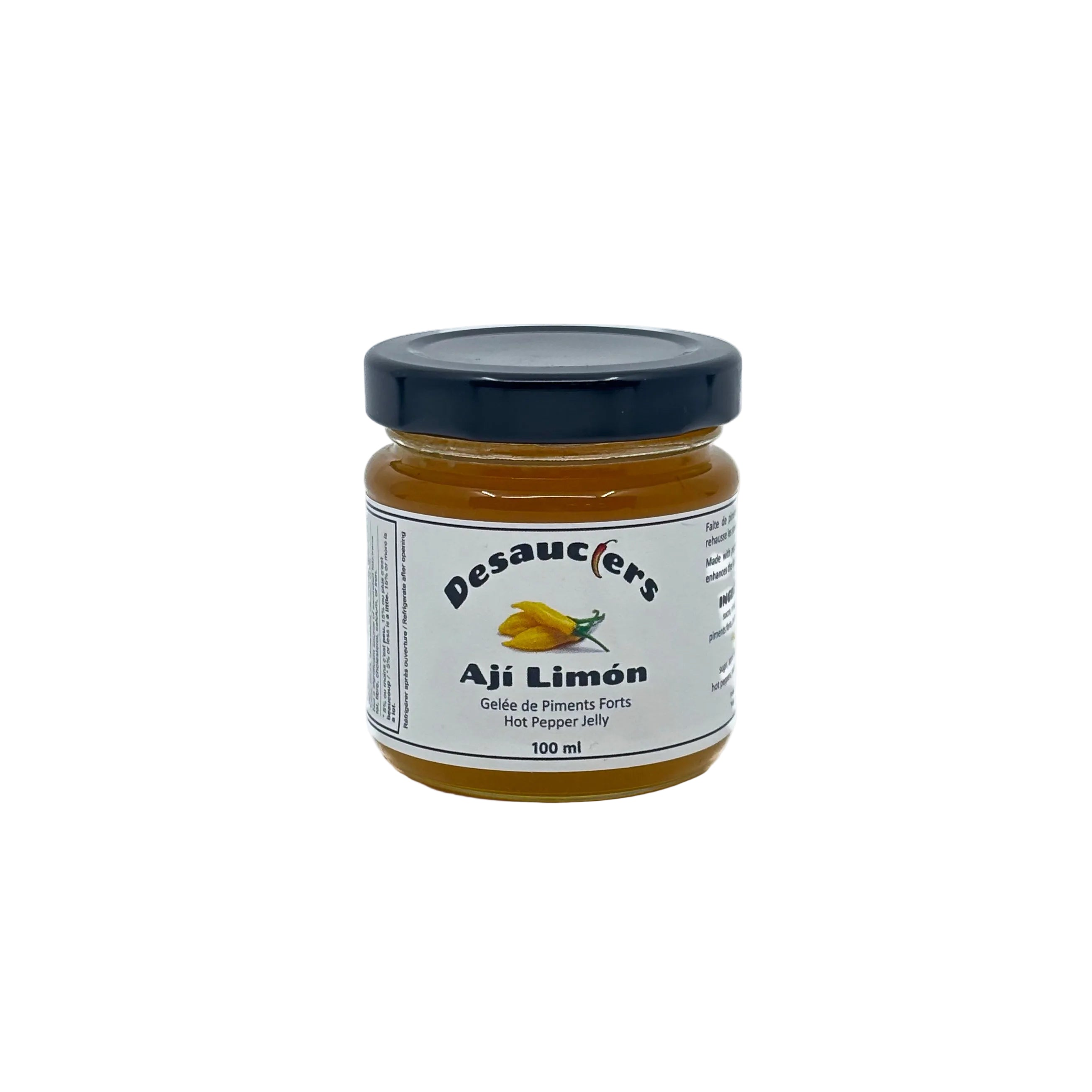 pot de gelée de piments forts sur fond blanc
