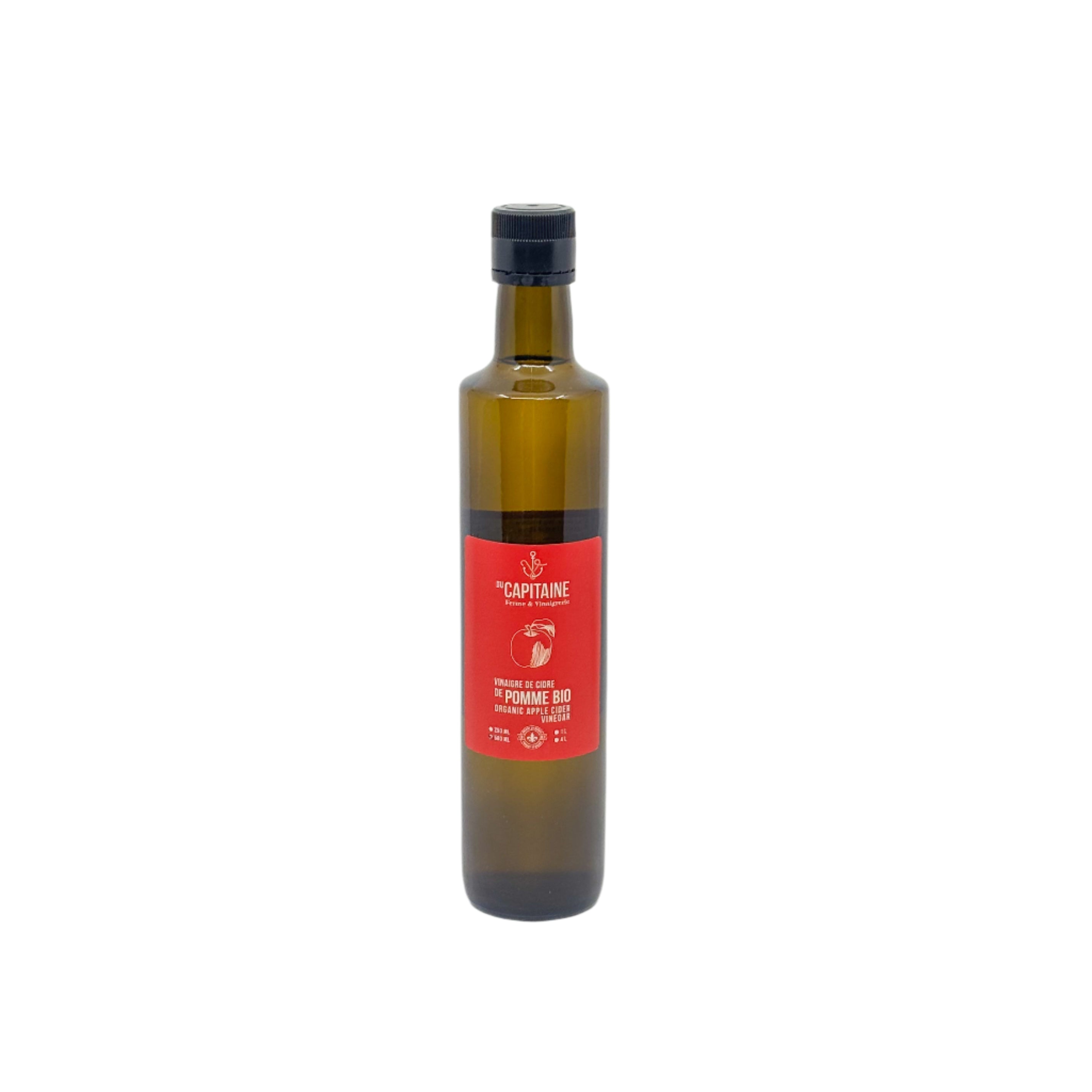 Bouteille de vinaigre de cidre de pomme bio Du Capitaine photographiée sur fond blanc