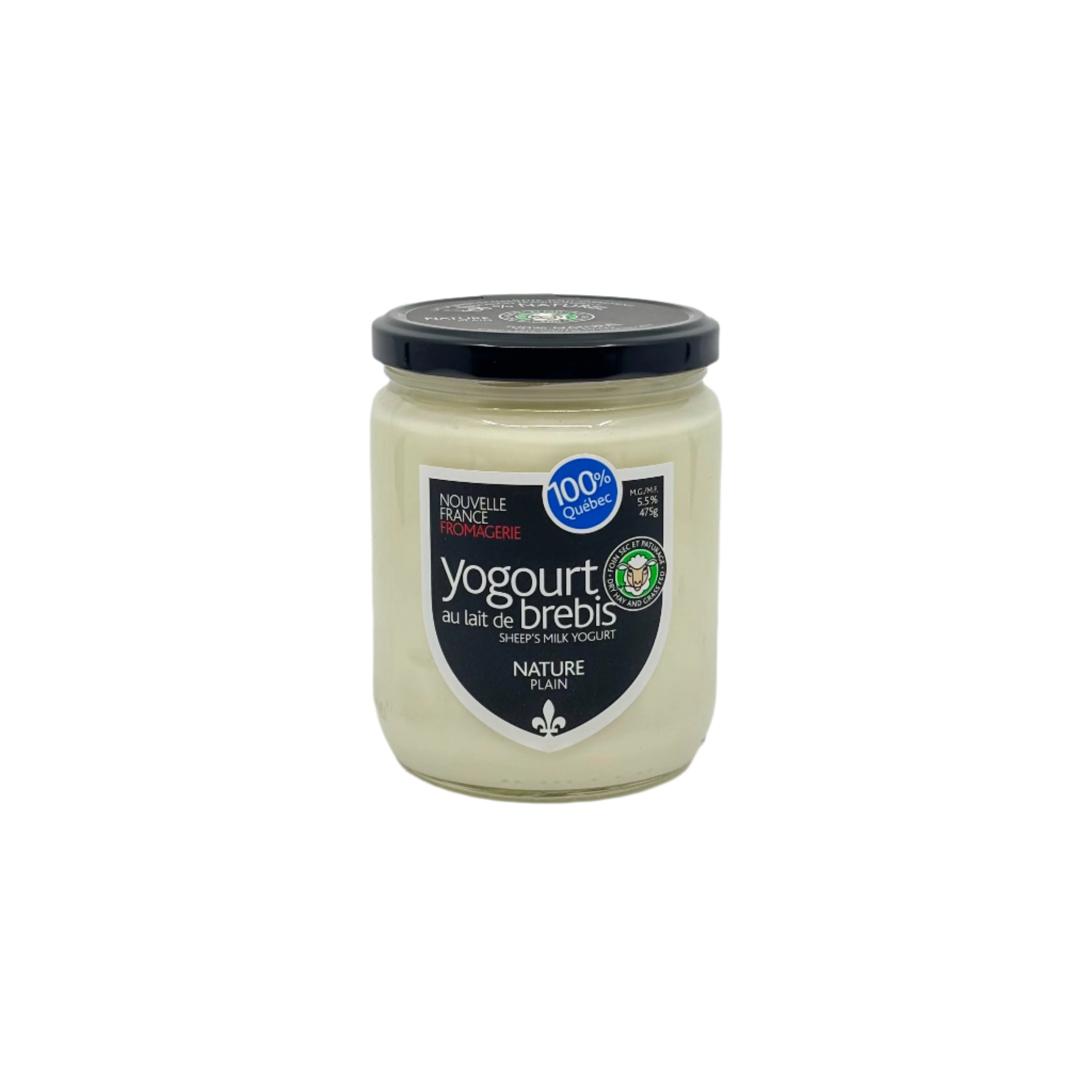 Pot de yogourt au lait de brebis de la fromagerie Nouvelle France sur fond blanc