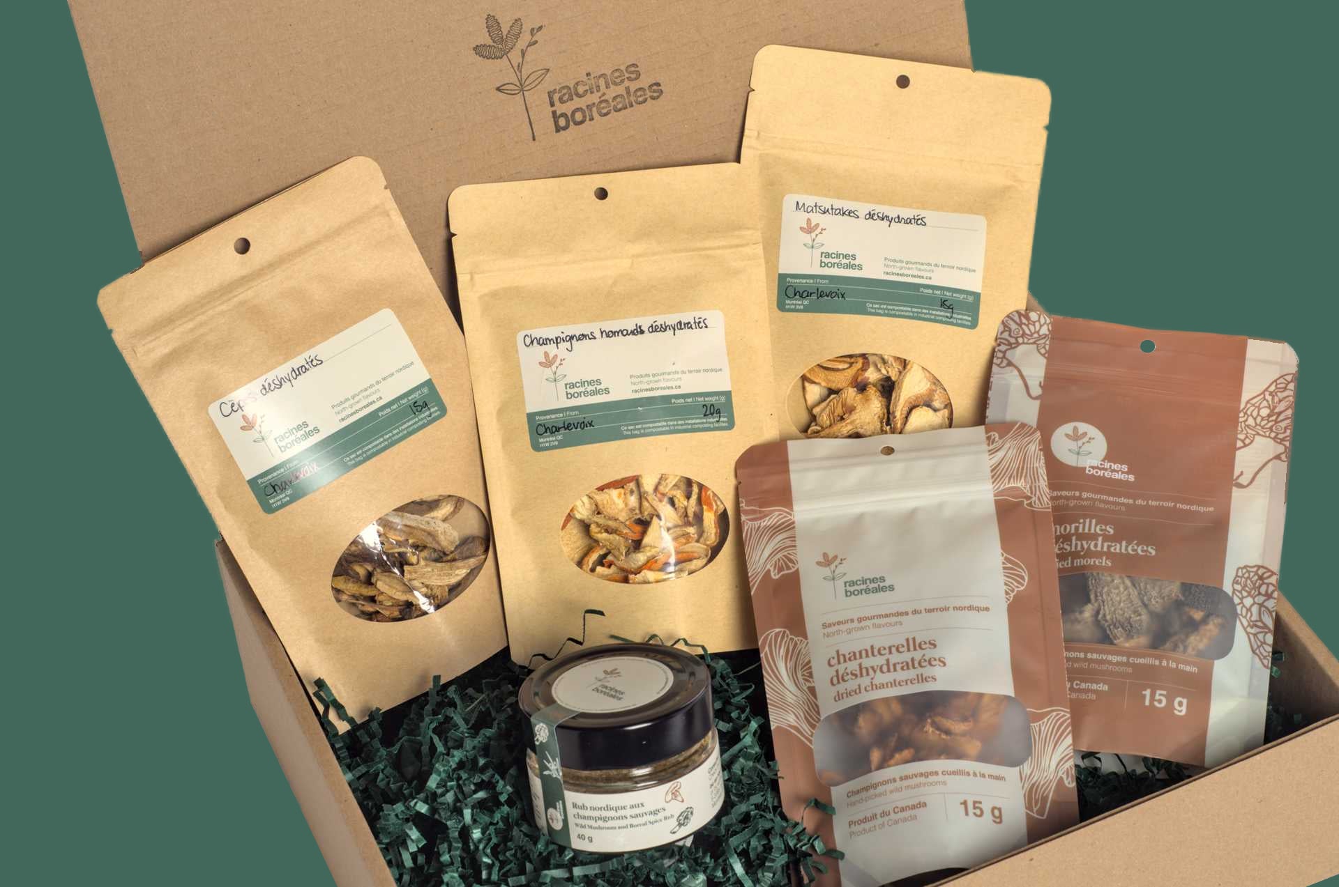 Coffet cadeau Passion champignon de Racines boréales. Une boîte de carton contient un pot de rub nordique aux champignons déshydratés et 5 sachets de champignons déshydratés: cèpes, champignons lobster, matsutakes, girolles et morilles