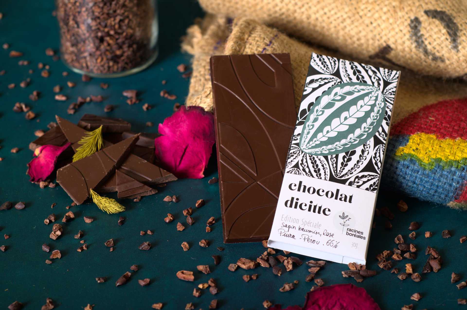 Chocolat 66% au sapin baumier et à la rose sauvage Racines boréales x Chocolat Dicitte