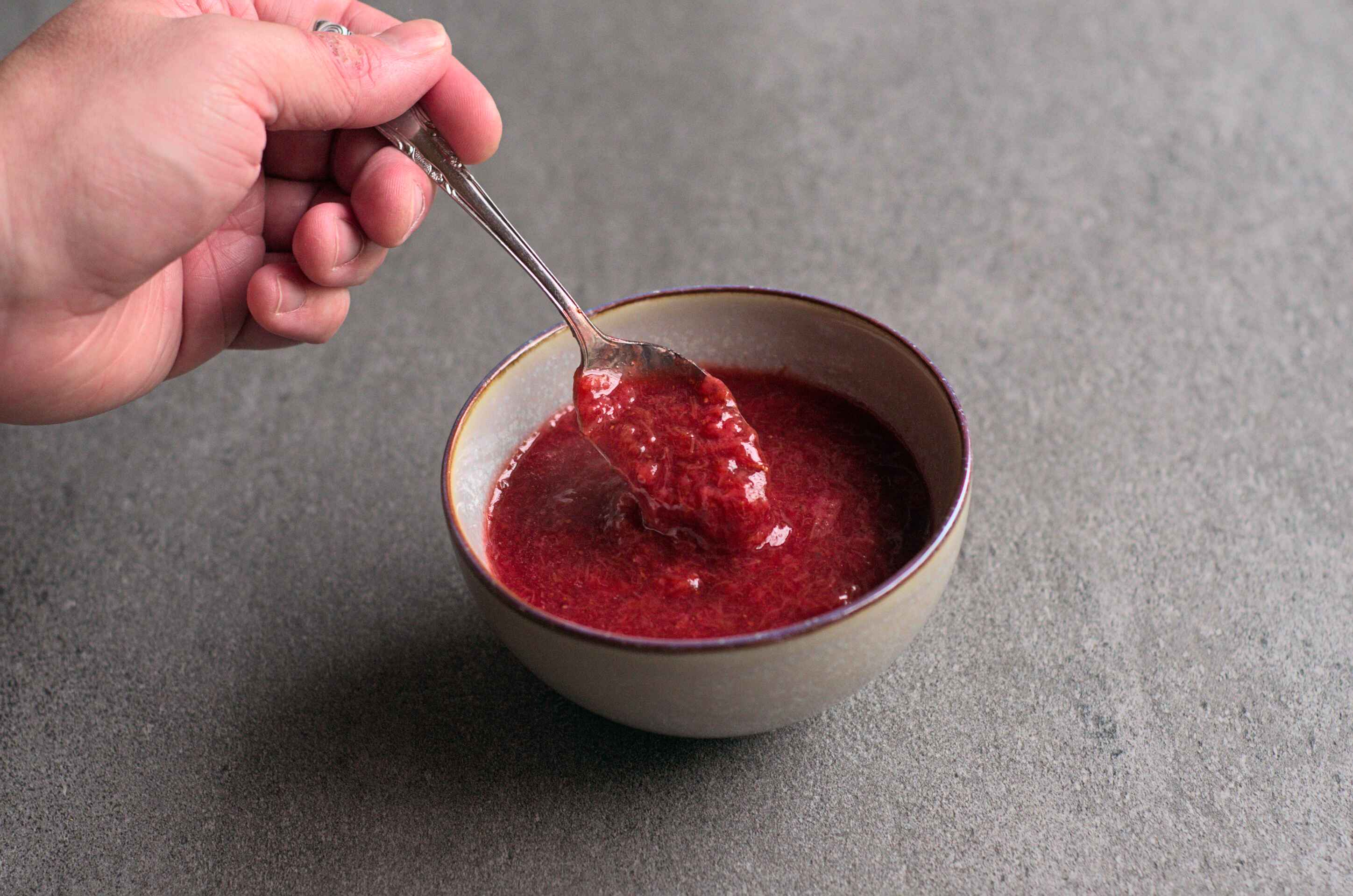 Compote de fraises et rhubarbe au poivre des dunes | Racines boréales