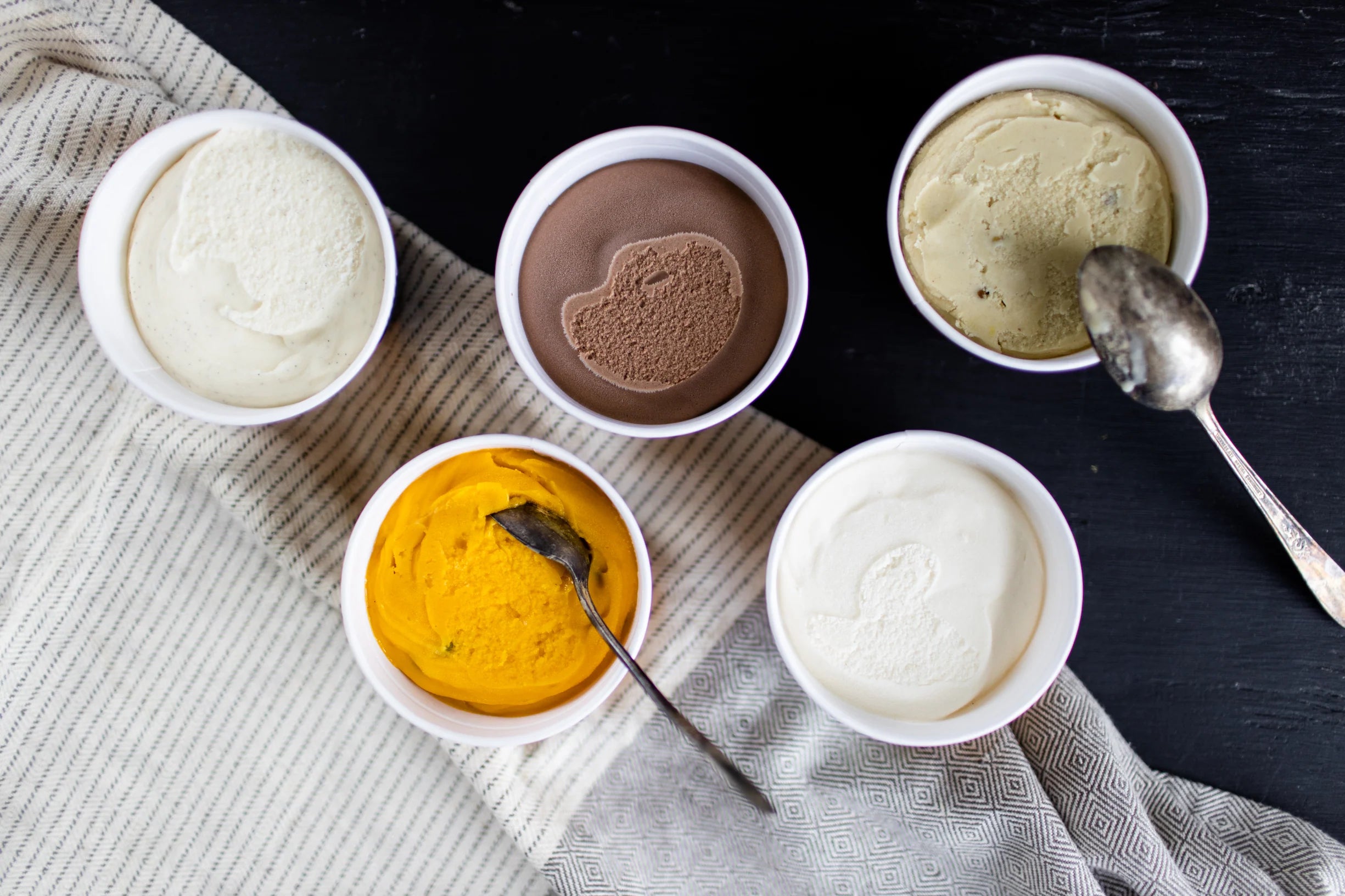 Crème glacée artisanale au foin d'odeur
