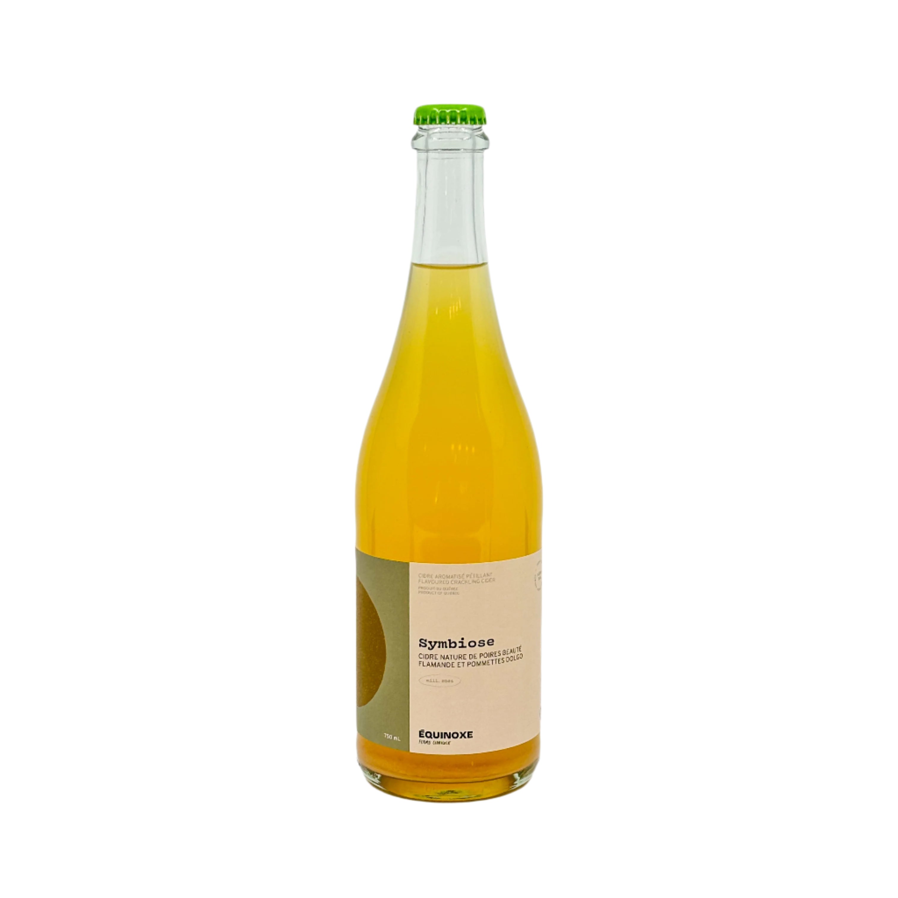 Bouteille de 750 ml de cidre Symbiose photographiée sur fond blanc