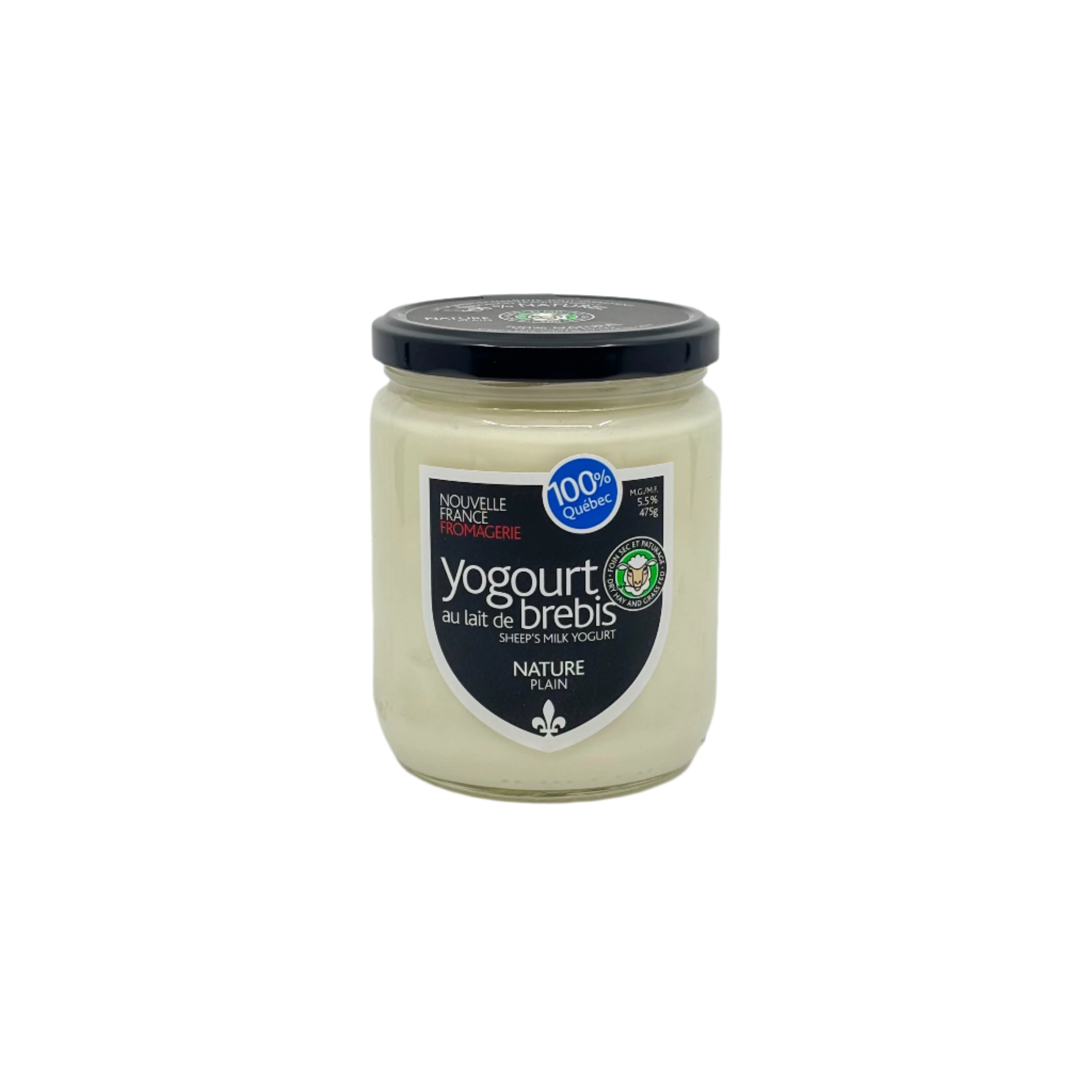 Pot de yogourt au lait de brebis de la fromagerie Nouvelle France sur fond blanc